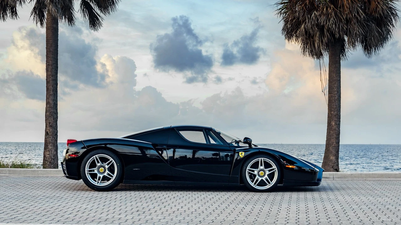 2003 Ferrari Enzo - Image 17 of 31