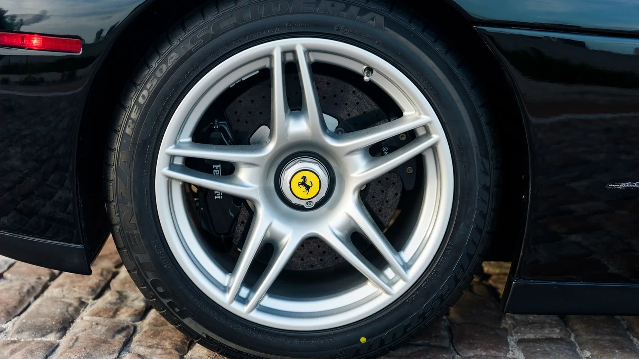 2003 Ferrari Enzo - Image 25 of 31