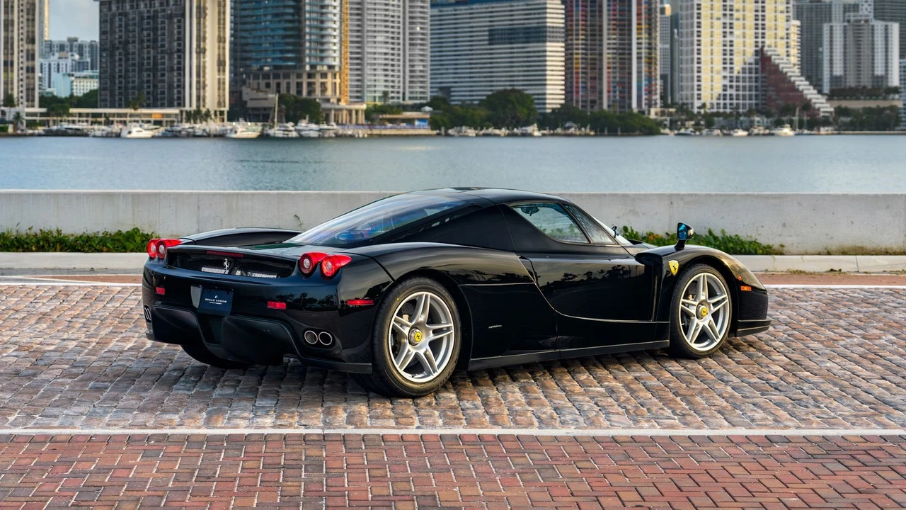 2003 Ferrari Enzo - Image 2 of 31