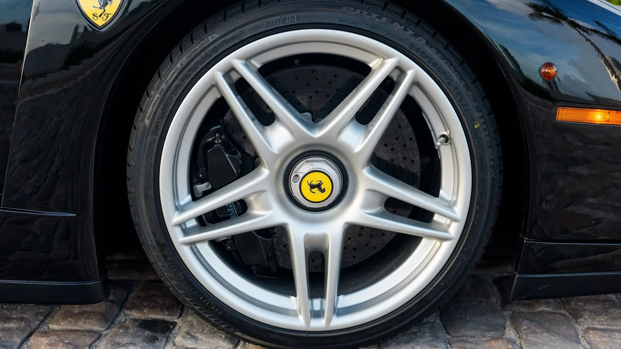 2003 Ferrari Enzo - Image 28 of 31