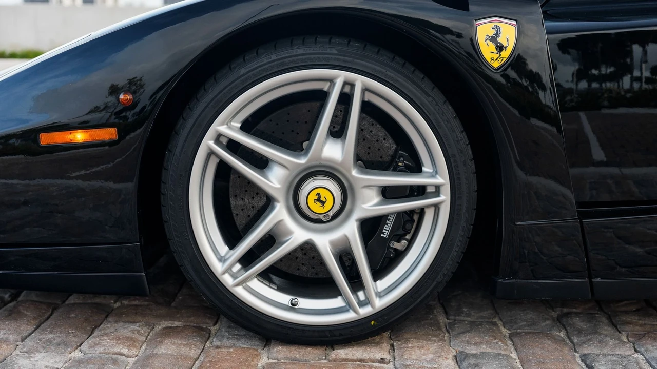 2003 Ferrari Enzo - Image 21 of 31
