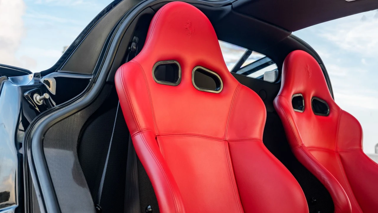 2003 Ferrari Enzo - Image 9 of 31