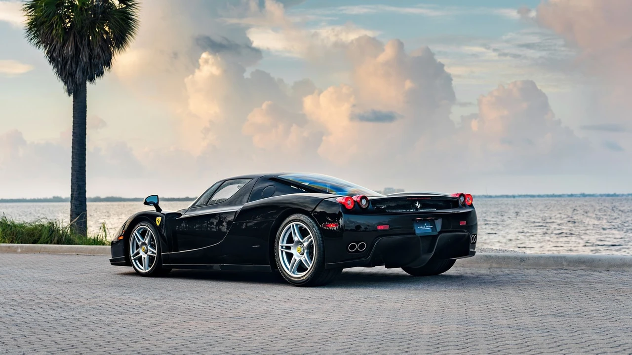 2003 Ferrari Enzo - Image 16 of 31