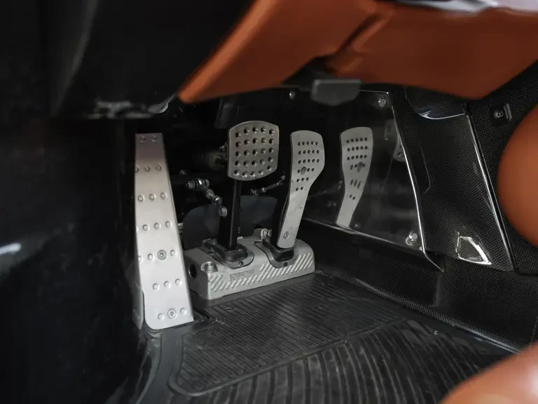 2003 Ferrari Enzo - Image 21 of 31