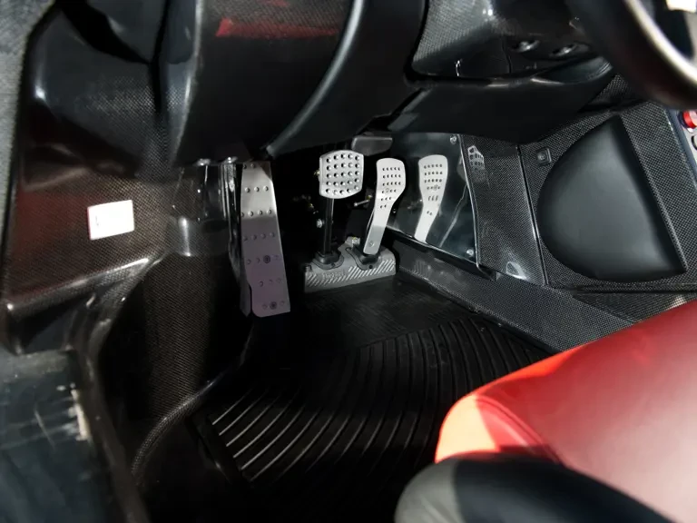 2003 Ferrari Enzo - Image 17 of 31