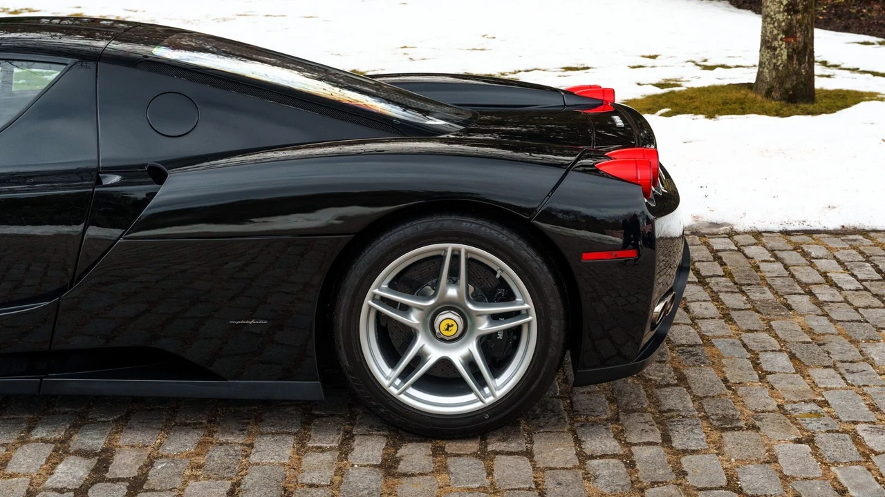 2003 Ferrari Enzo - Image 18 of 31