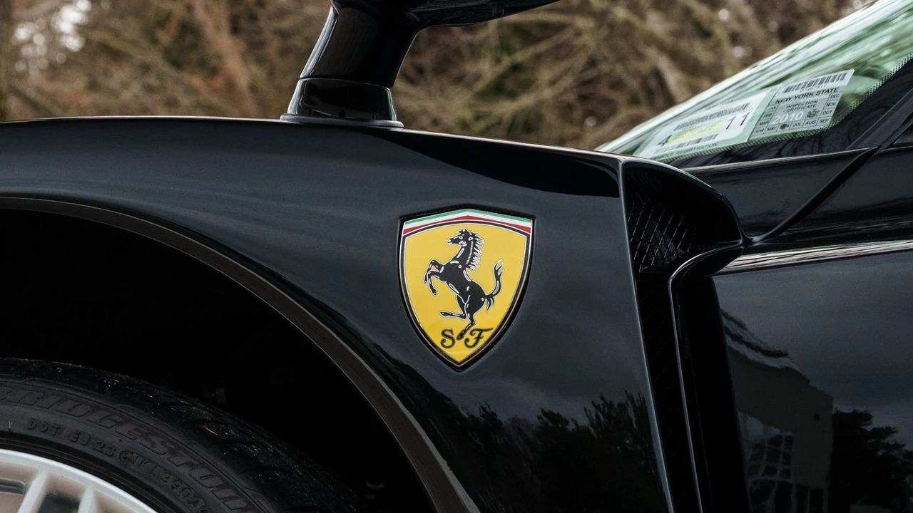 2003 Ferrari Enzo - Image 25 of 31