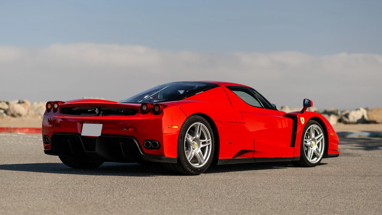 2003 Ferrari Enzo - Image 2 of 31