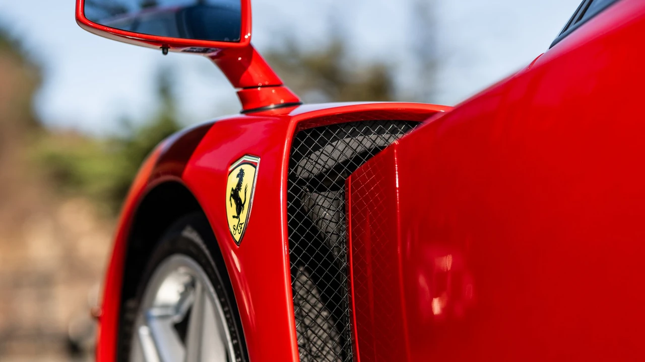 2003 Ferrari Enzo - Image 26 of 31