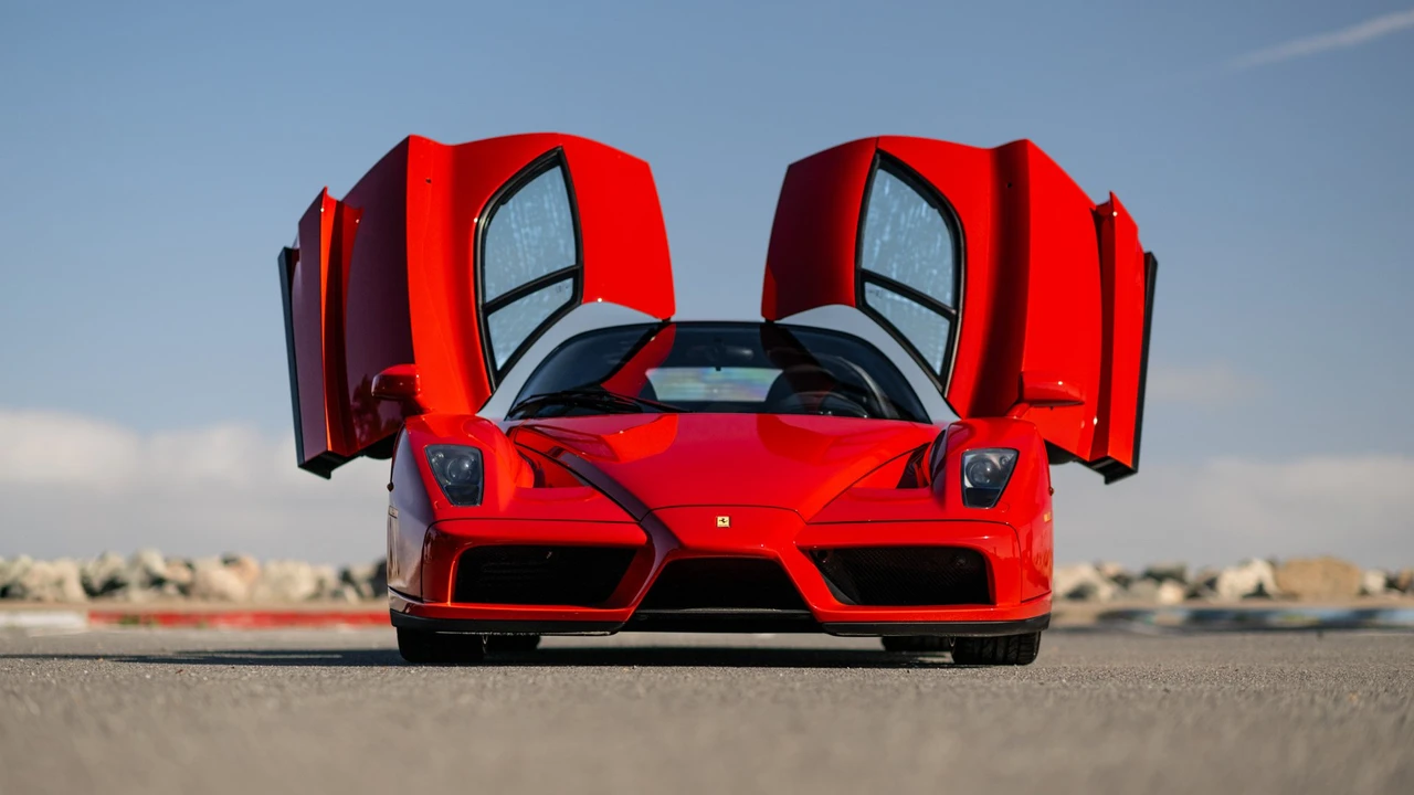 2003 Ferrari Enzo - Image 16 of 31