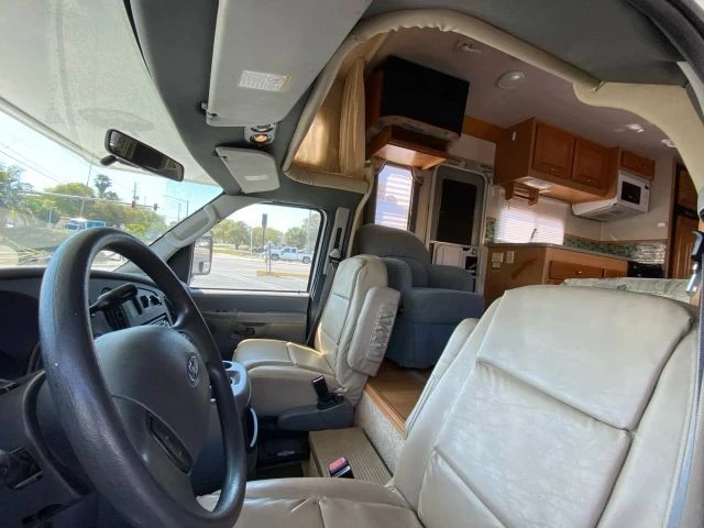 2003 Ford Econoline Van - Image 10 of 31