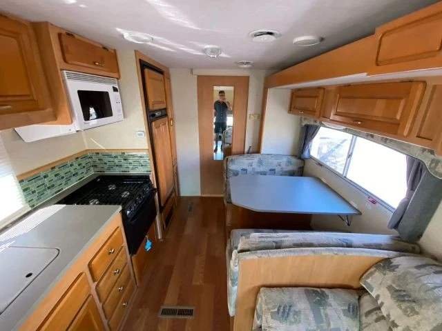 2003 Ford Econoline Van - Image 22 of 31
