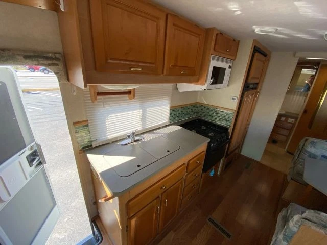 2003 Ford Econoline Van - Image 28 of 31