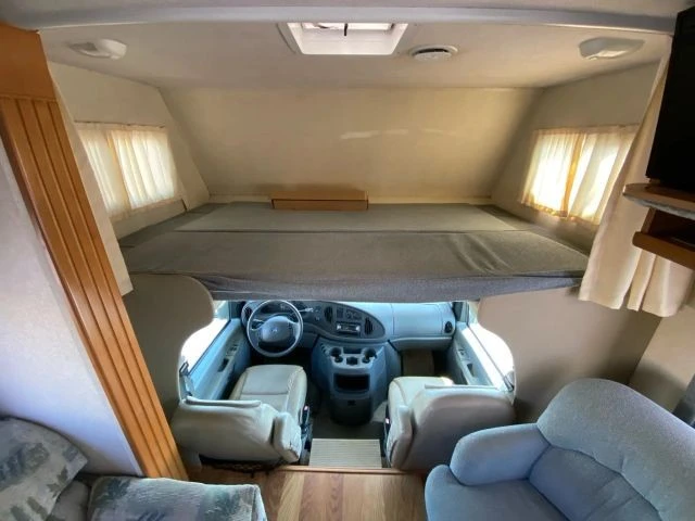 2003 Ford Econoline Van - Image 23 of 31