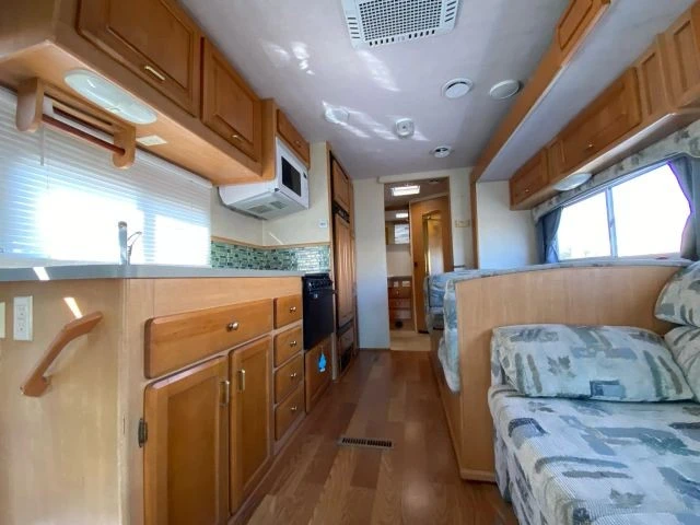 2003 Ford Econoline Van - Image 26 of 31