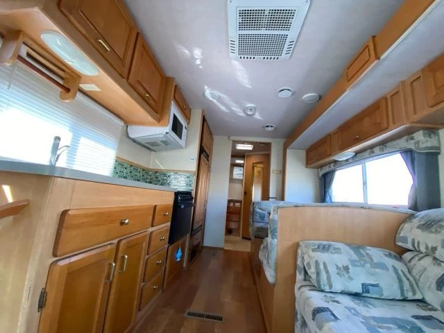 2003 Ford Econoline Van - Image 27 of 31