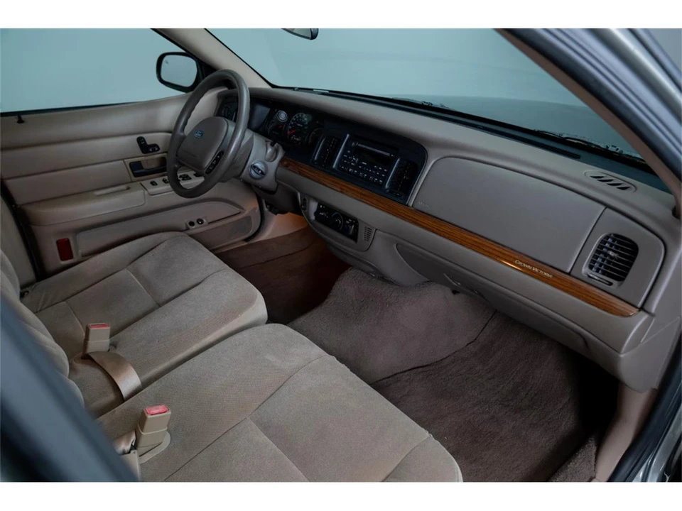 2003 Ford Crown Victoria - Image 2 of 14