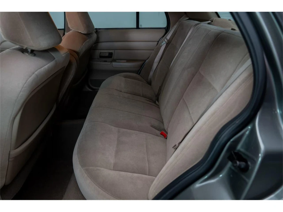 2003 Ford Crown Victoria - Image 10 of 14