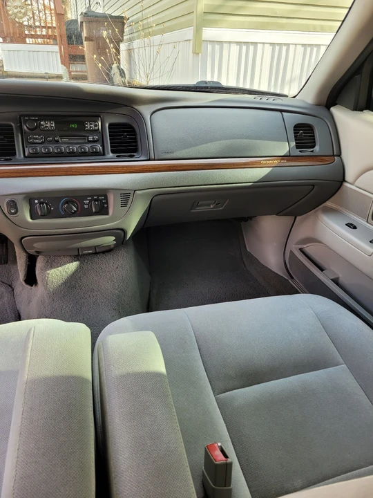 2003 Ford Crown Victoria - Image 12 of 21