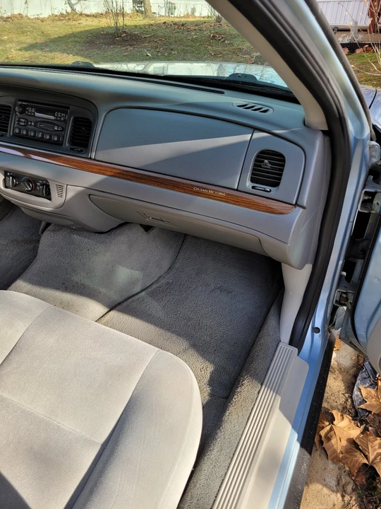 2003 Ford Crown Victoria - Image 11 of 21