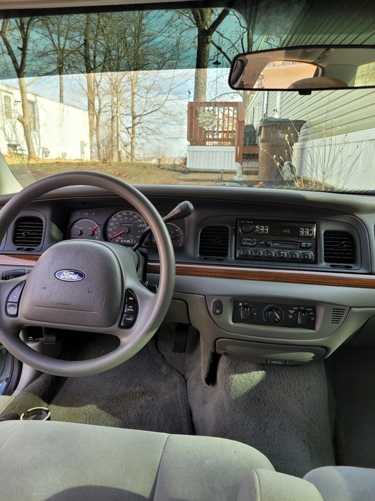 2003 Ford Crown Victoria - Image 9 of 21