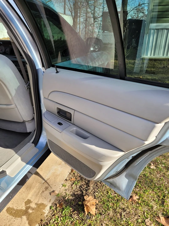 2003 Ford Crown Victoria - Image 13 of 21