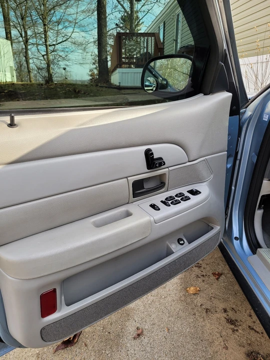 2003 Ford Crown Victoria - Image 16 of 21
