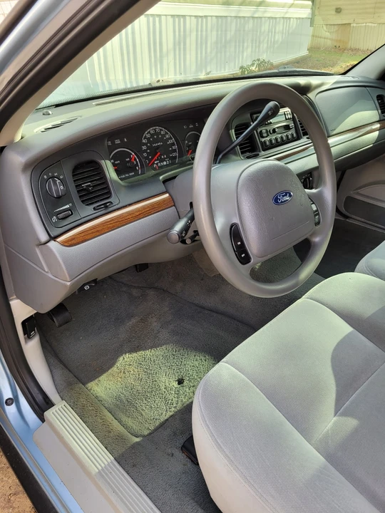 2003 Ford Crown Victoria - Image 15 of 21