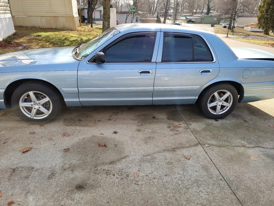 2003 Ford Crown Victoria - Image 3 of 21