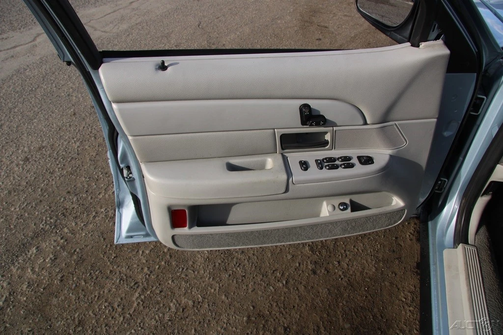 2003 Ford Crown Victoria - Image 11 of 21