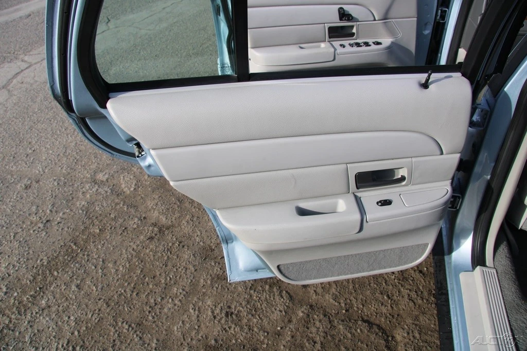 2003 Ford Crown Victoria - Image 19 of 21