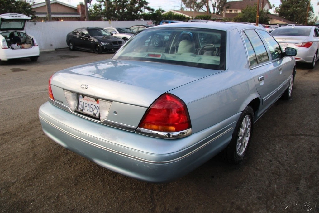 2003 Ford Crown Victoria - Image 9 of 21
