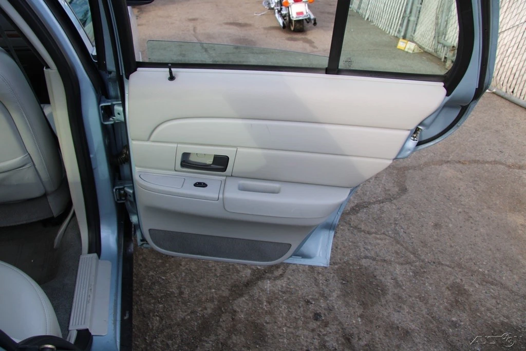 2003 Ford Crown Victoria - Image 19 of 21