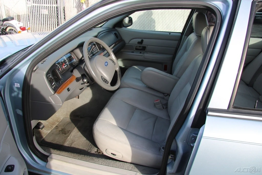 2003 Ford Crown Victoria - Image 12 of 21
