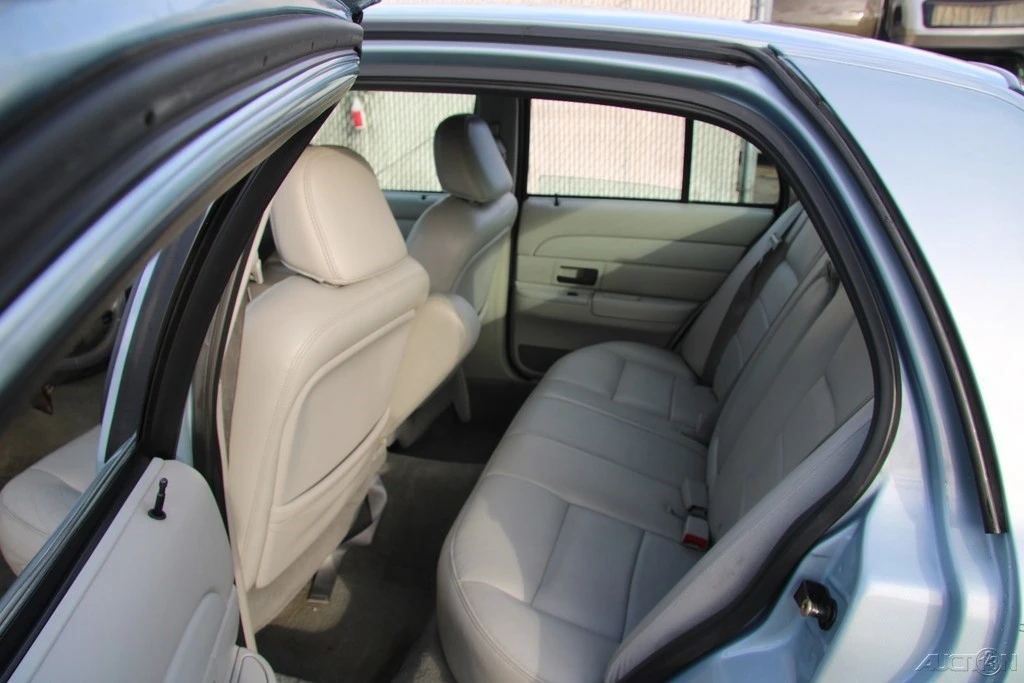 2003 Ford Crown Victoria - Image 20 of 21