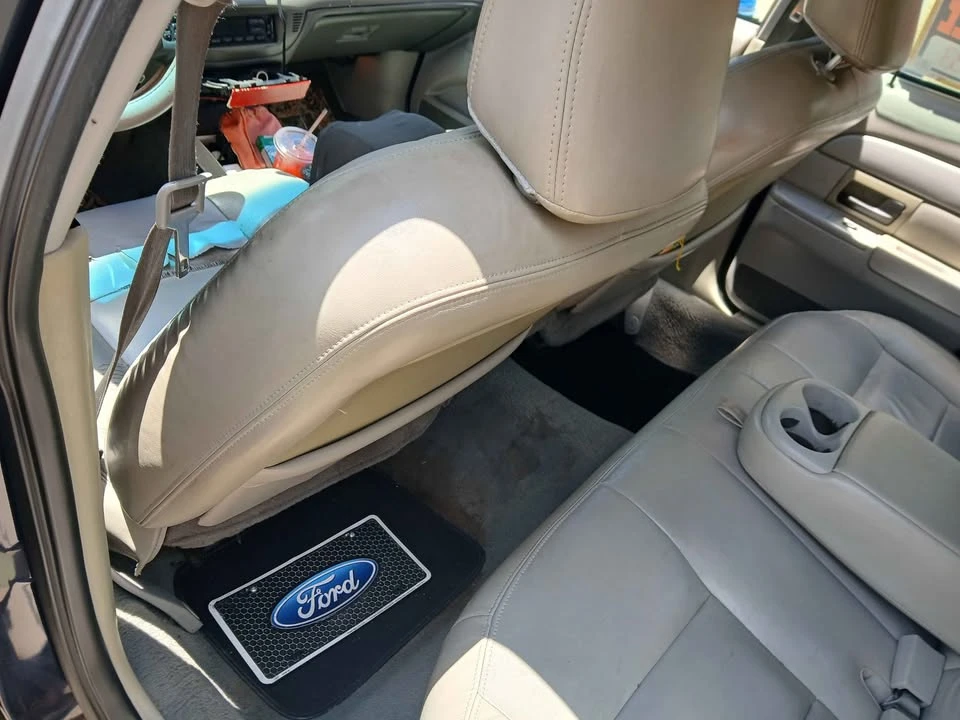 2003 Ford Crown Victoria - Image 8 of 17