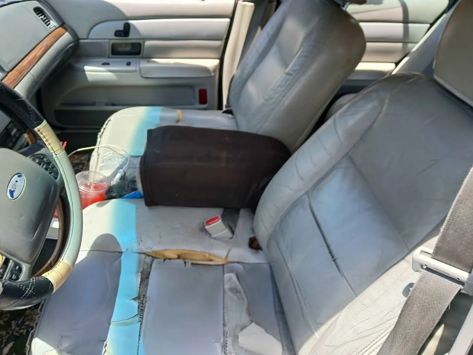 2003 Ford Crown Victoria - Image 16 of 17