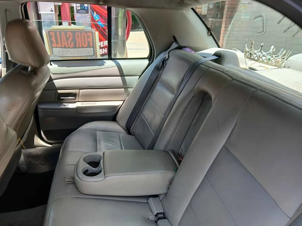 2003 Ford Crown Victoria - Image 10 of 17