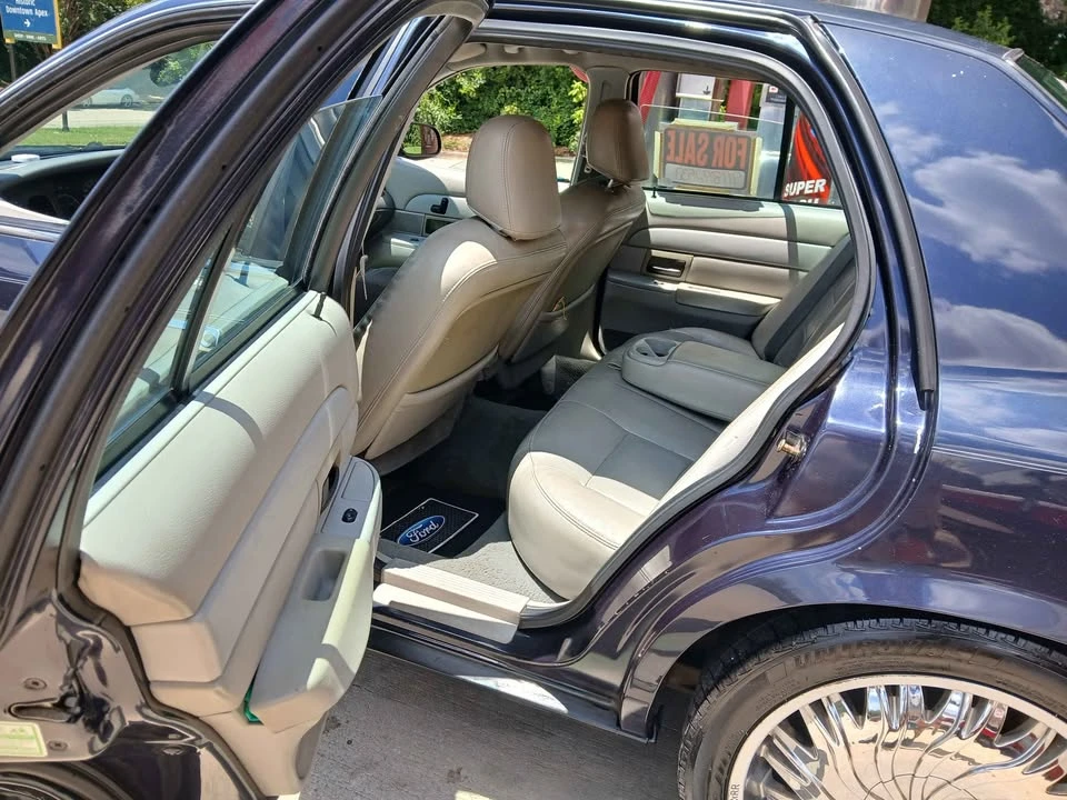 2003 Ford Crown Victoria - Image 13 of 17