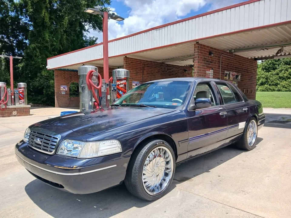 2003 Ford Crown Victoria - Image 3 of 17