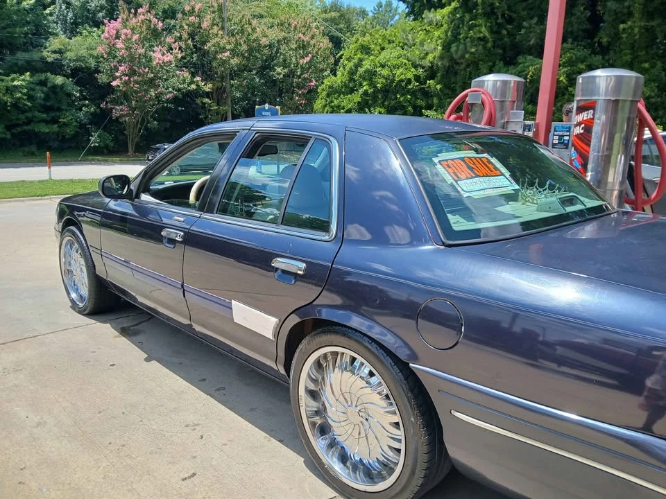 2003 Ford Crown Victoria - Image 11 of 17