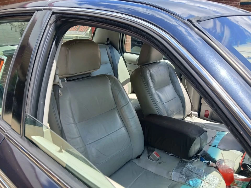 2003 Ford Crown Victoria - Image 12 of 17