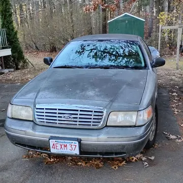 2003 Ford Crown Victoria LX Sedan 4D