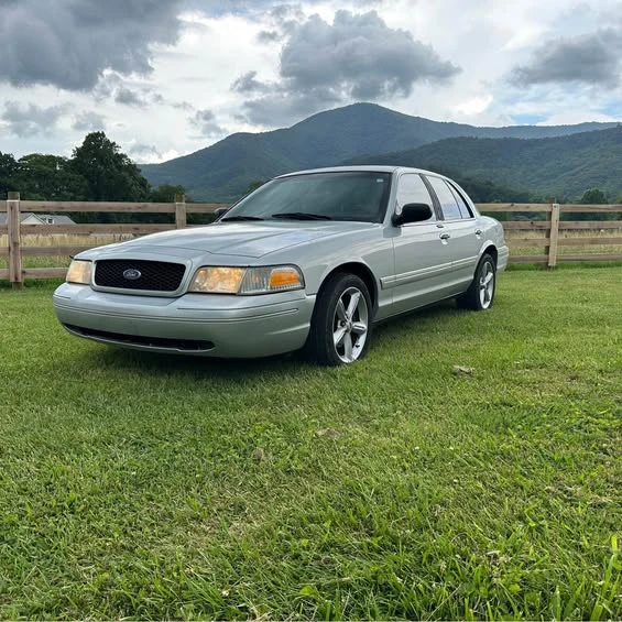 2003 Ford Crown Victoria - Image 1 of 1