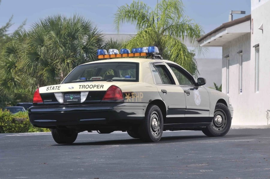 2003 Ford Crown Victoria - Image 2 of 12