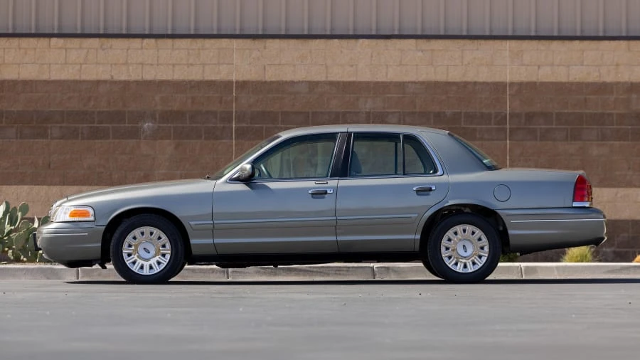 2003 Ford Crown Victoria - Image 2 of 31