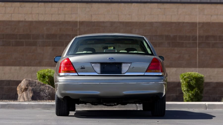 2003 Ford Crown Victoria - Image 5 of 31