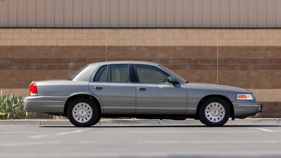 2003 Ford Crown Victoria - Image 11 of 31