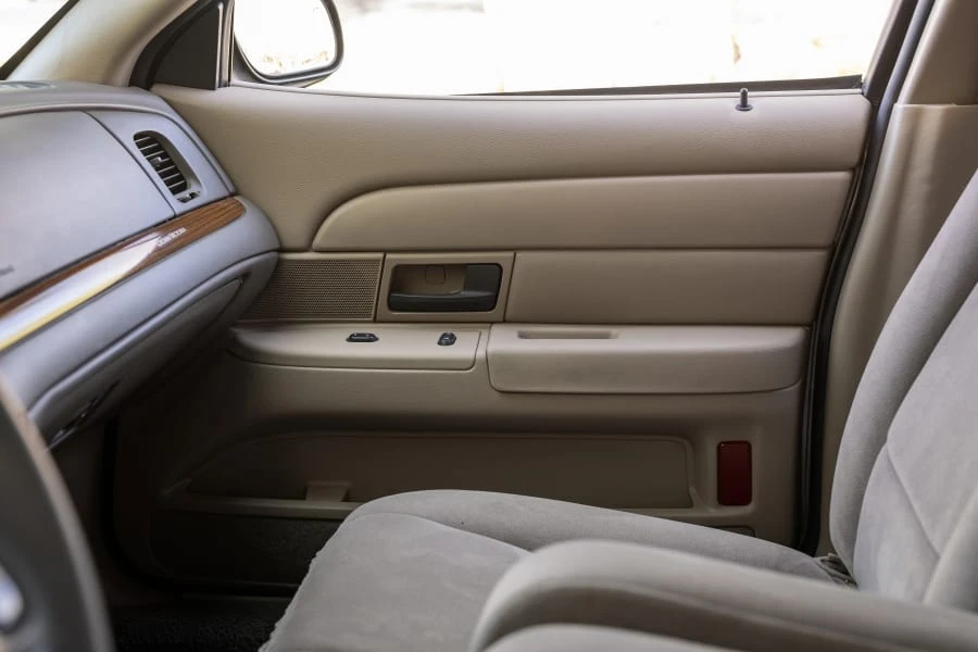 2003 Ford Crown Victoria - Image 30 of 31