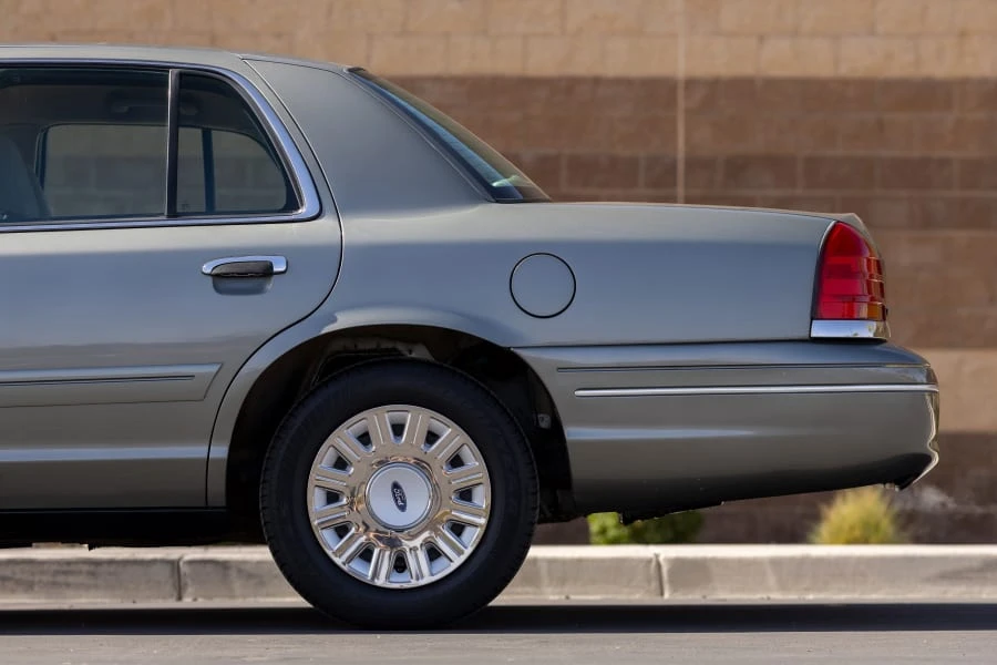 2003 Ford Crown Victoria - Image 18 of 31
